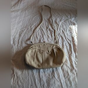2/40$ Vintage Cream Leather Crossbody Bag